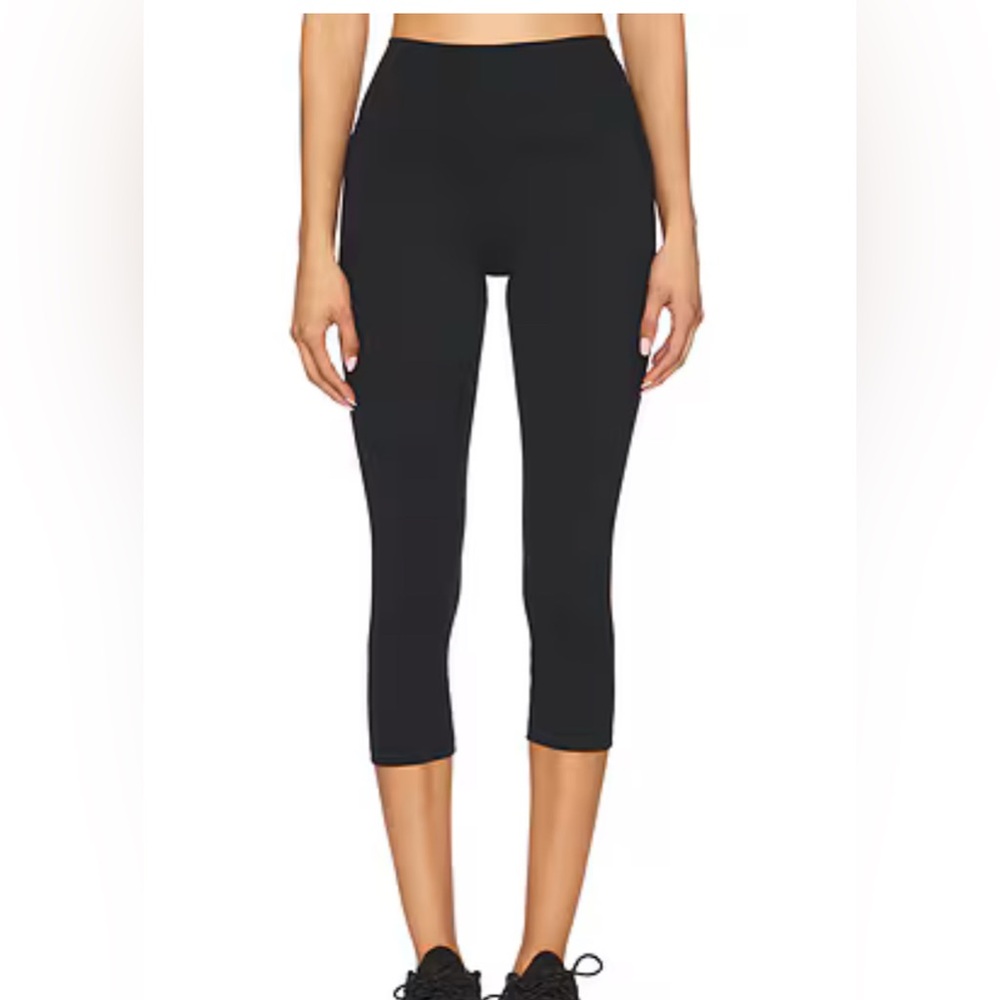 VIMMIA women’s black cropped legging. Black. Medium.